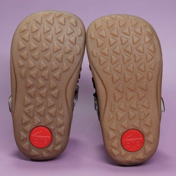 NEW!   See Kai Run Belle II Mary Janes in Pewter Metallic, Size 5 - Picture 7 of 9